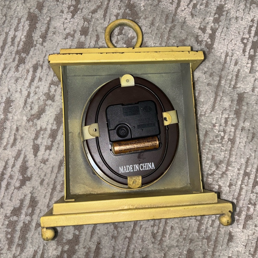 Distressed Yellow Clock 🕰️ - Picture 5 of 9